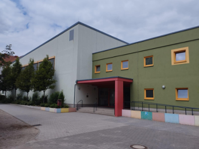 Sporthalle außen