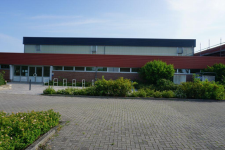 Sporthalle am AquariUM außen
