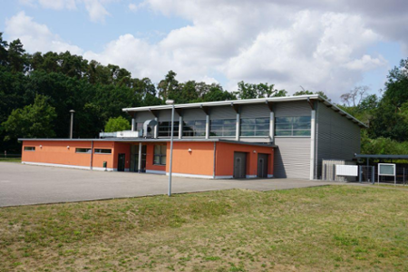 Sporthalle Criewen außen