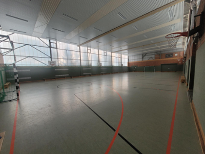 Sporthalle der A. Becker Grundschule innen