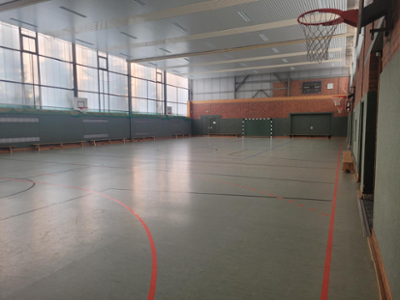 Sporthalle der A. Becker Grundschule innen