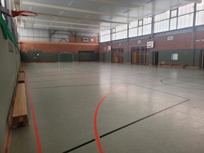 Sporthalle der A. Becker Grundschule innen