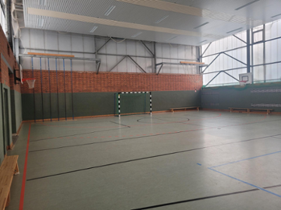 Sporthalle der A. Becker Grundschule innen