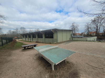Sporthalle außen