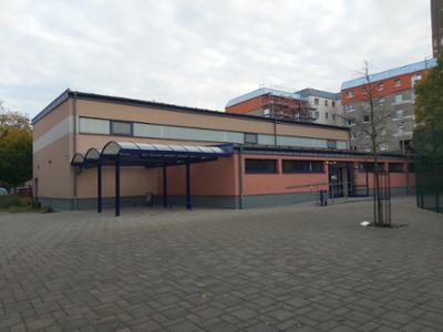Sporthalle Max-Lindow-Schule außen