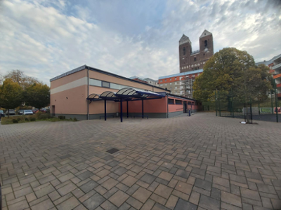 Sporthalle Max-Lindow-Schule außen
