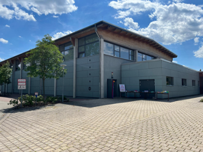 Sporthalle des Oberstufenzentrums Werder des Landkreises Potsdam-Mittelmark  Eingang