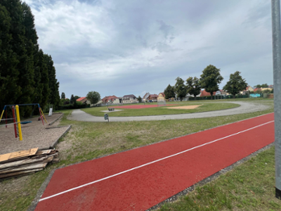 Außensportanlage der Albert-Einstein-Grundschule / Trainings- und Bolzplatz 60m Bahn