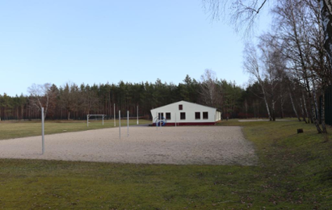 Beachvolleyballanlage mit Sozialgebäude