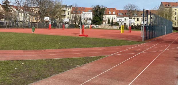 Sportplatz mit Rundlaufbahn Voltaireschule 