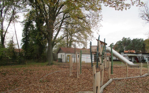 angrenzender Spielplatz